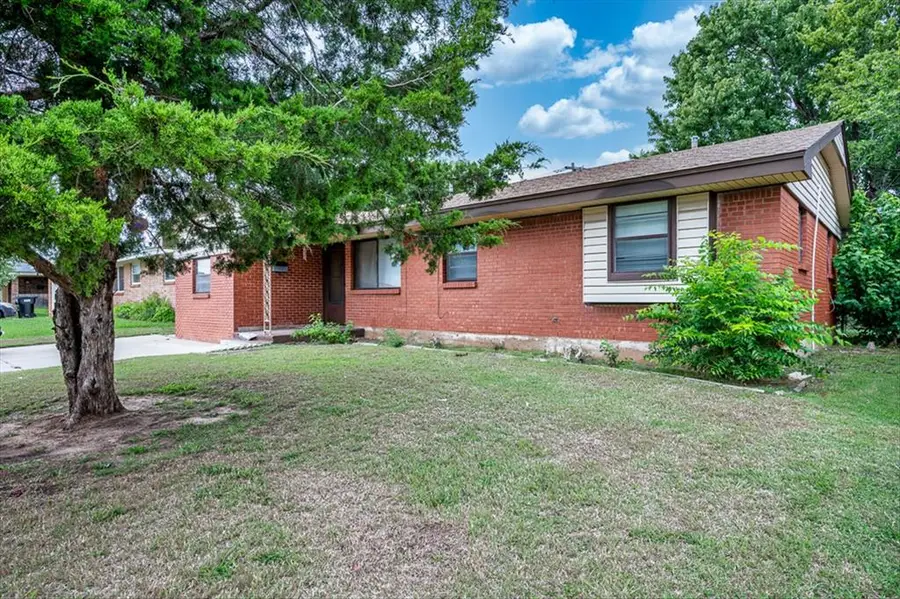 811 NW 1st Street, Moore, OK 73160 - #2
