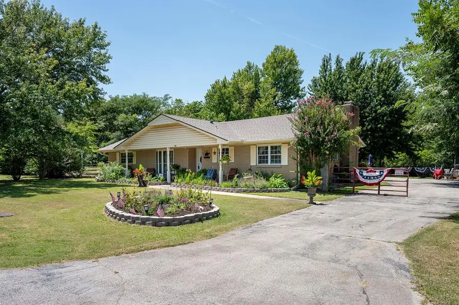 319 S Main Street, McLoud, OK 74851 - #2