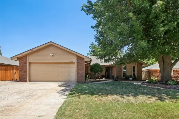 2120 Everglade Court, Yukon, OK 73099