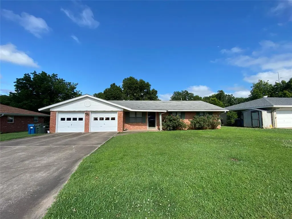 912 S Thompson Avenue, Cushing, OK 74023 - #1