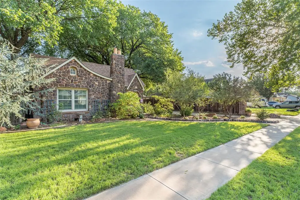 1021 W Broadway Avenue, Elk City, OK 73644 - #1