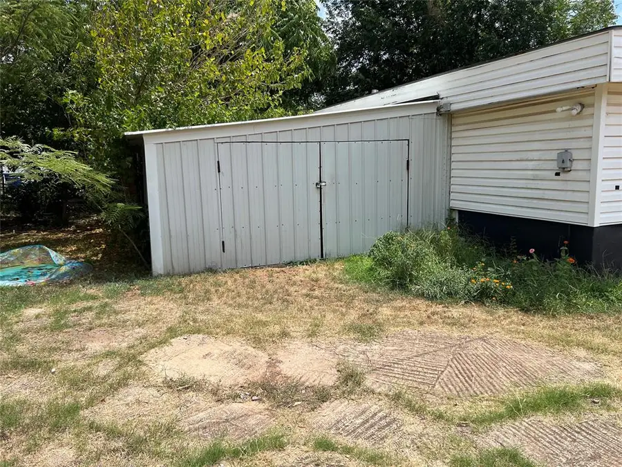 714 W Georgia Avenue, Chickasha, OK 73018 - #3