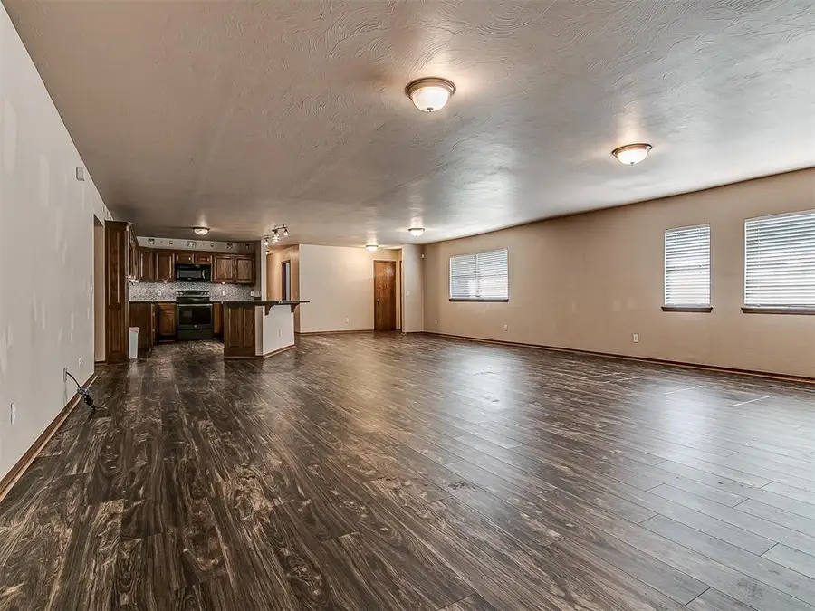 2905 N Henney Road, Choctaw, OK 73020 - #3