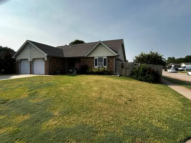 2309 NE 8th Street, Moore, OK 73160 - #2