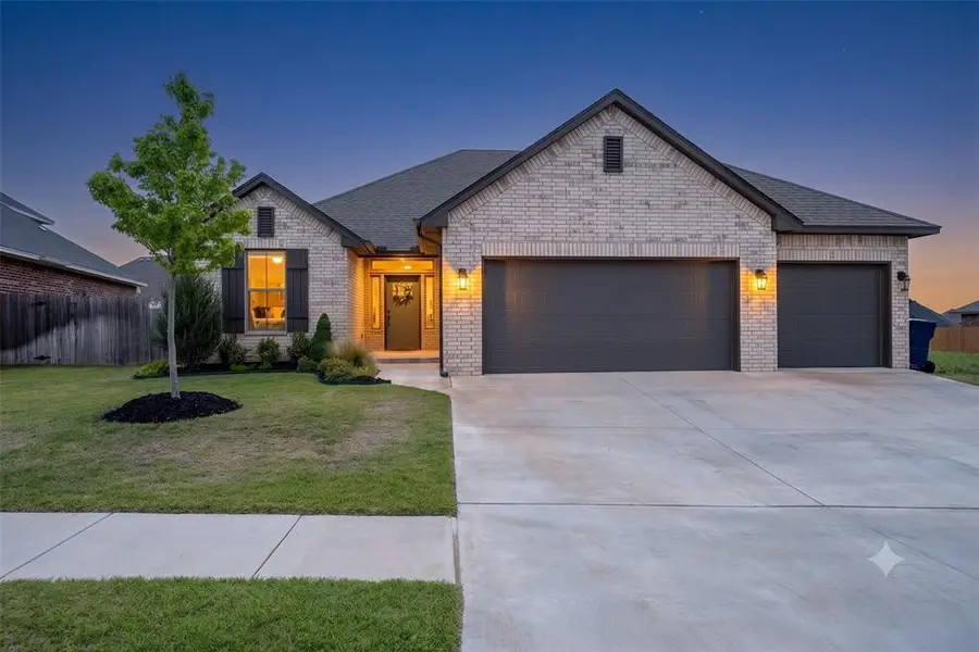 4604 Bermuda Drive, Mustang, OK 73064 - #2