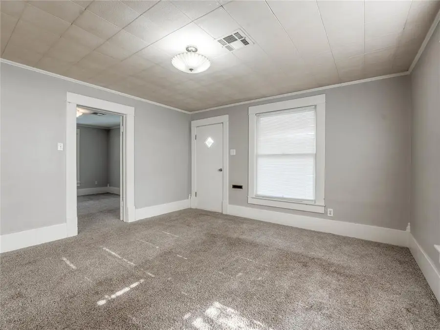 717 E Logan Avenue, Guthrie, OK 73044 - #3