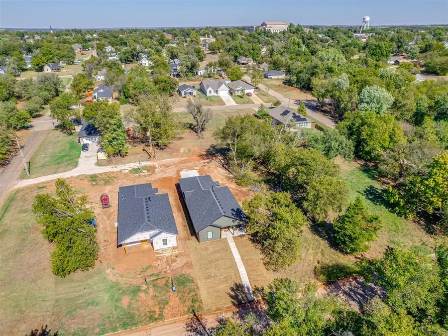 706 E Lincoln Avenue, Guthrie, OK 73044 - #2