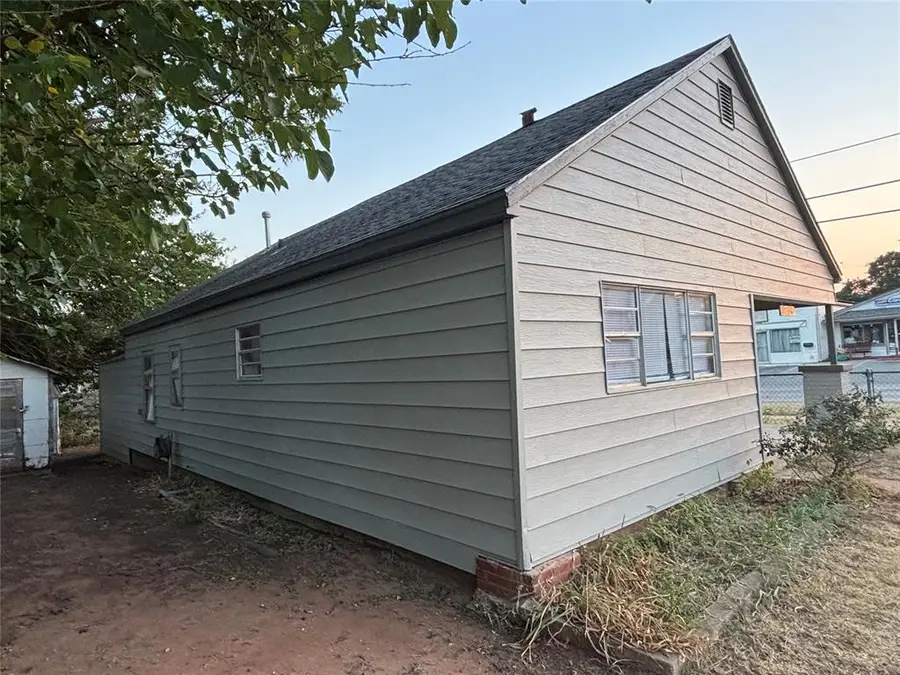 1230 W Modelle Avenue, Clinton, OK 73601 - #2