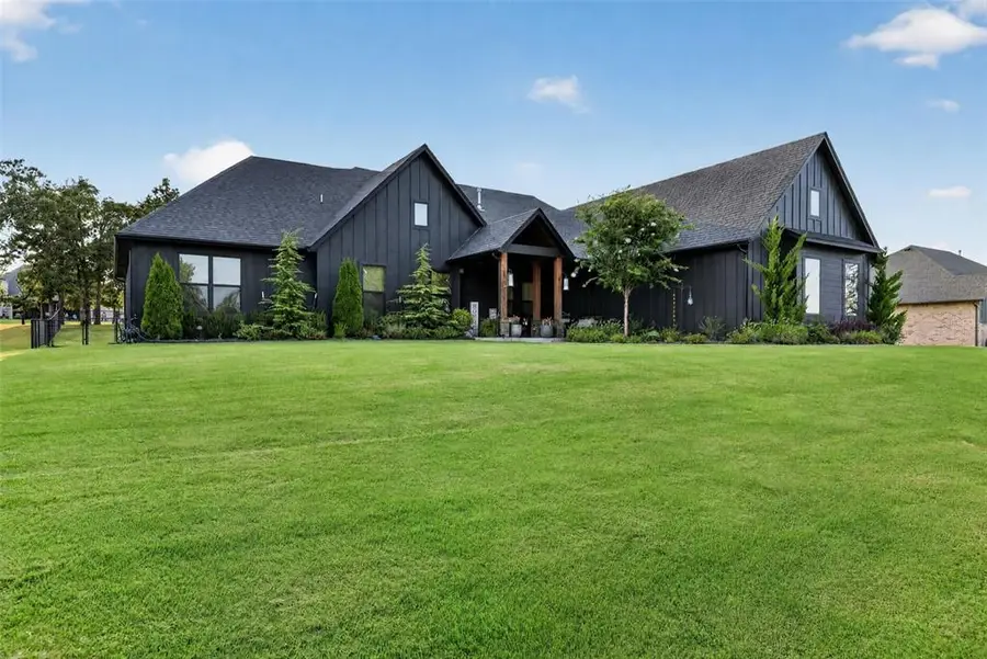 53 N Oaks Road, Harrah, OK 73045 - #2