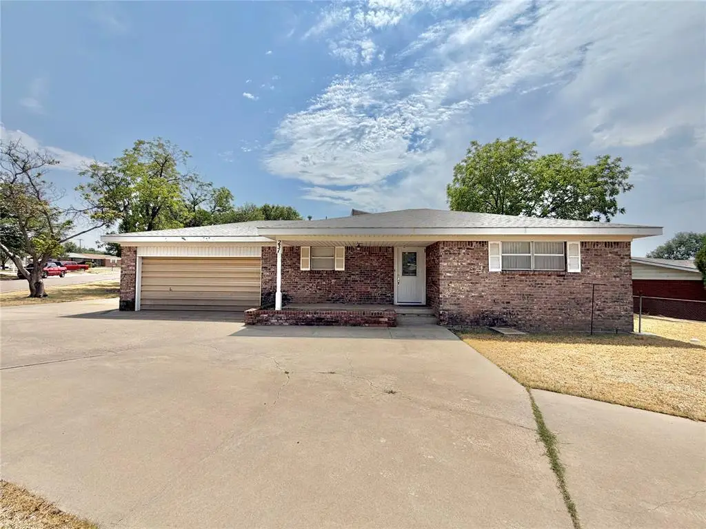 231 Circle Drive, Guymon, OK 73942 - #1