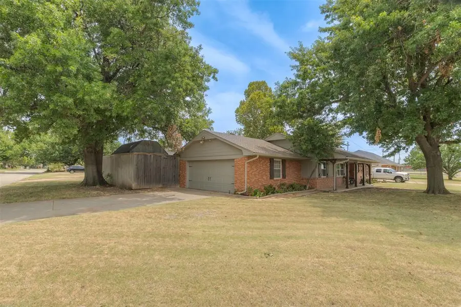 9404 N Lakeshore Drive, Oklahoma City, OK 73120 - #3