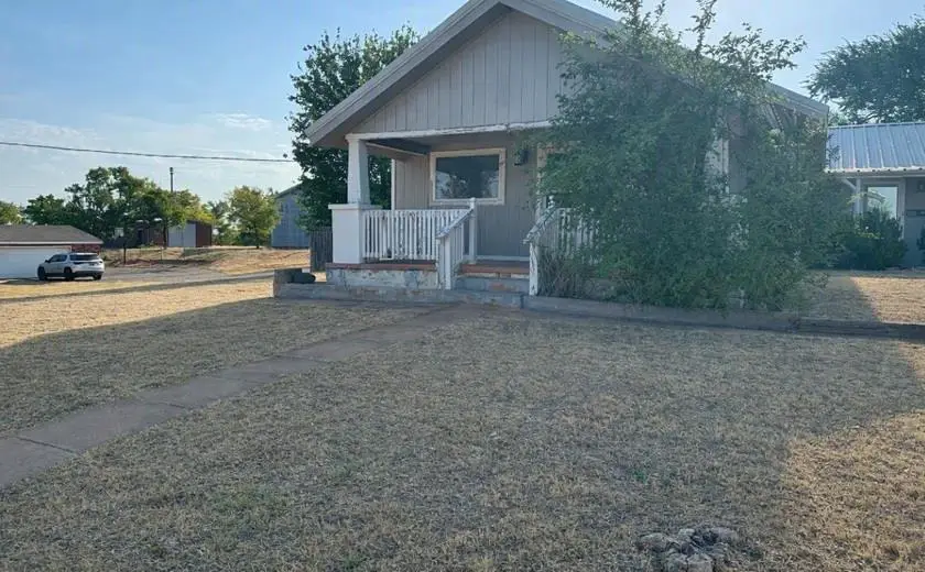 201 S Ninth Street, Cheyenne, OK 73628 - #1