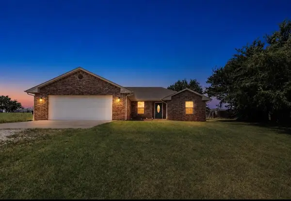2755 S County Line Avenue, Blanchard, OK 73010
