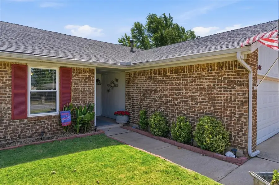 1608 N Green Leaf Circle, Edmond, OK 73013 - #2
