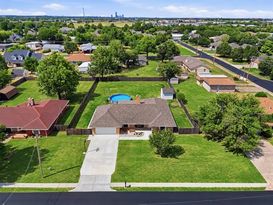 905 NW 33rd Street, Moore, OK 73160 - #2
