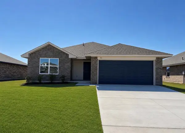 921 Hazy Brook Circle, Chickasha, OK 73018