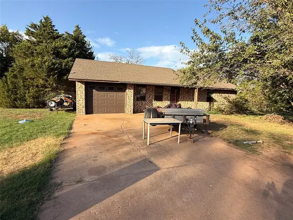 504 Lisa Lane, Waukomis, OK 73773