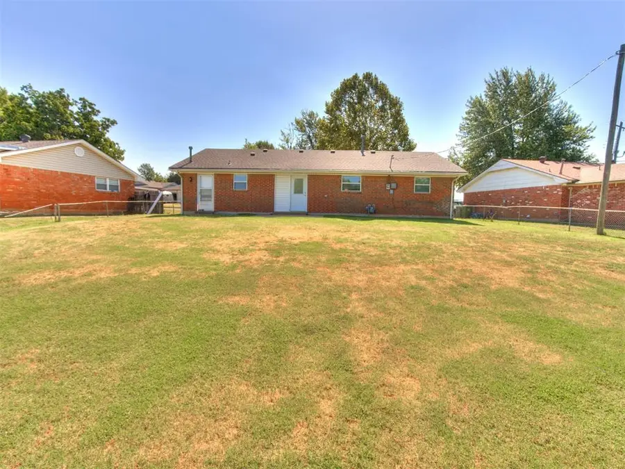 124 N Ranchwood Boulevard, Yukon, OK 73099 - #3