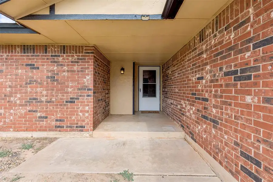 529 S Silver Drive, Mustang, OK 73064 - #2