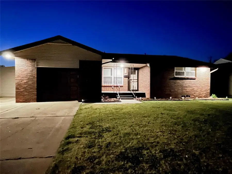 101 NE 5th Street, Moore, OK 73160 - #2