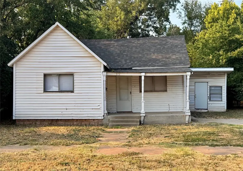 812 W Colorado Avenue, Chickasha, OK 73018 - #1