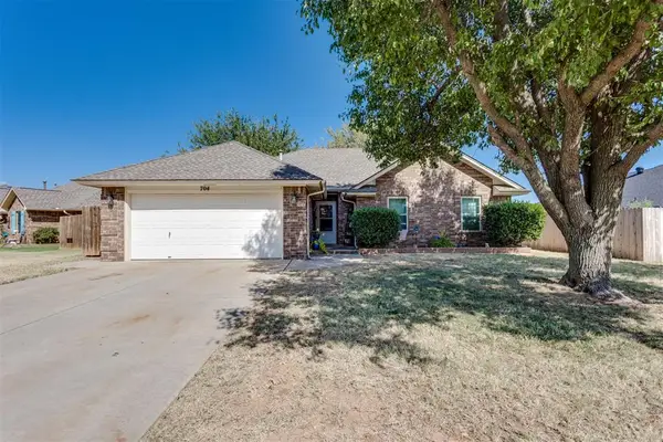 704 Gregg Court, Yukon, OK 73099