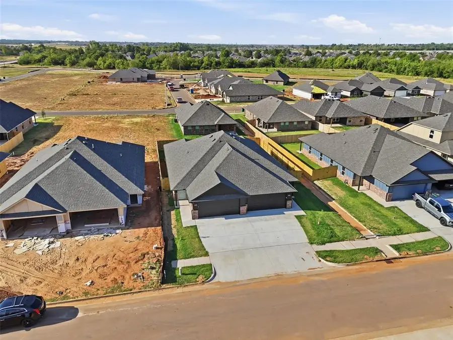 1713 S Short Cove Drive, Yukon, OK 73099 - #2