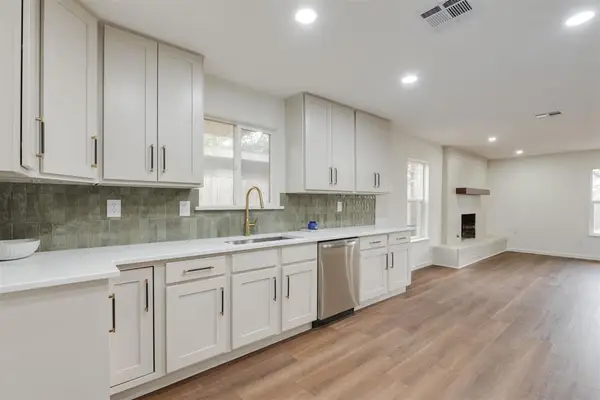 2733 Manchester Drive, The Village, OK 73120