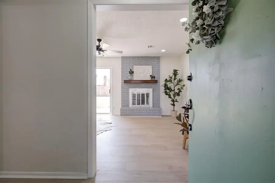 612 W Perry Drive, Mustang, OK 73064 - #2