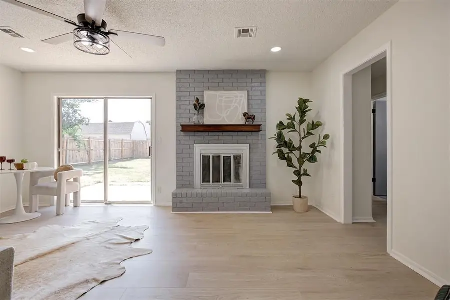 612 W Perry Drive, Mustang, OK 73064 - #3