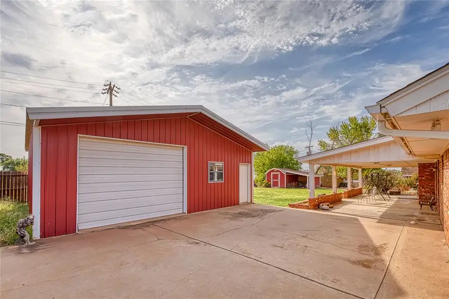1509 N Temple Street, Cordell, OK 73632 - #2
