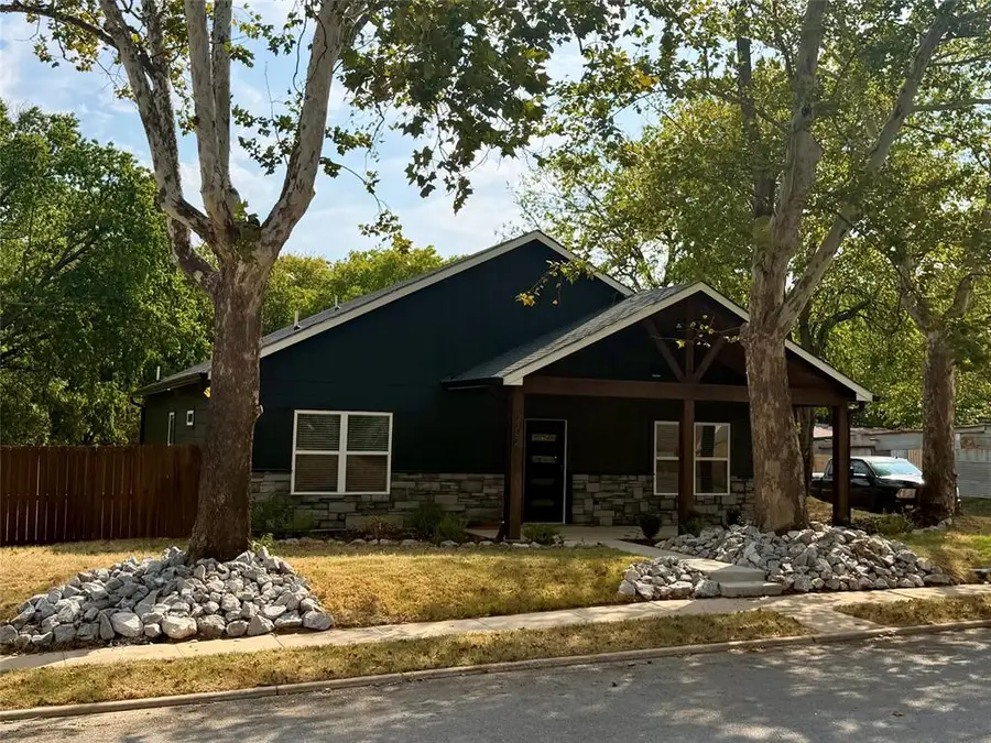 402 SE 1st Avenue, Ardmore, OK 73401 - #2