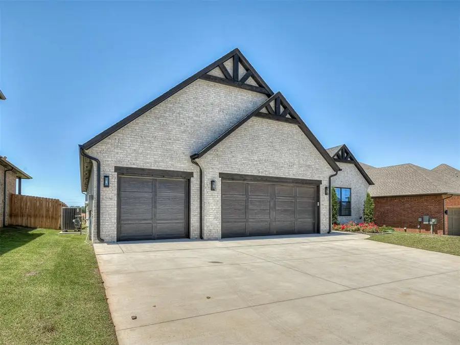 2217 Los Angeles Avenue, Edmond, OK 73034 - #3