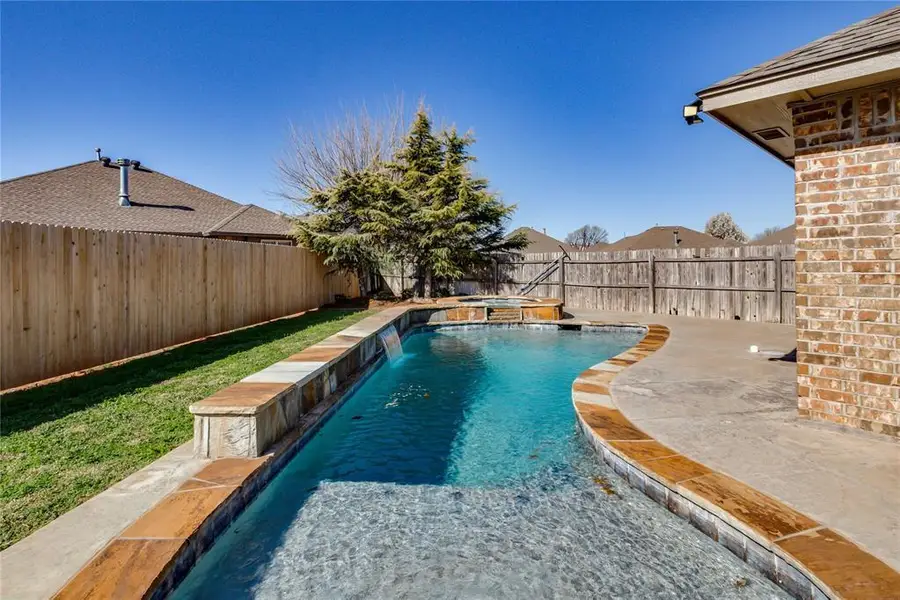 202 N Westminster Way, Mustang, OK 73064 - #2