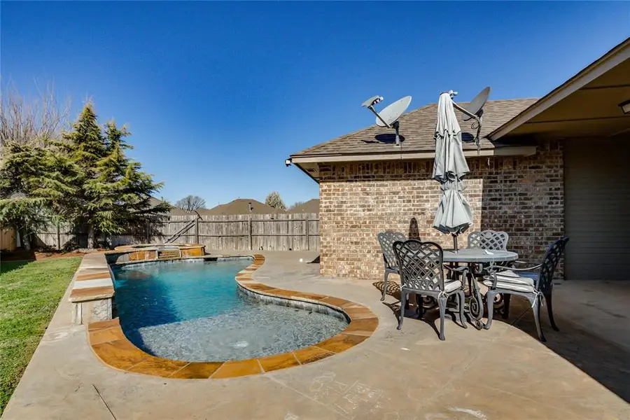 202 N Westminster Way, Mustang, OK 73064 - #3