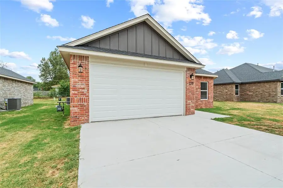 220 E Abbot Lane, Mustang, OK 73064 - #3