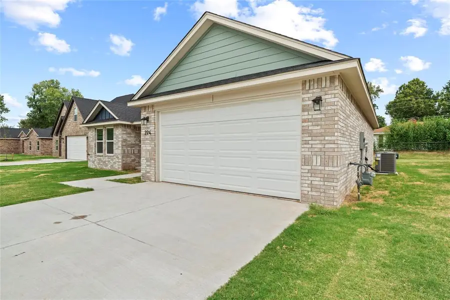 224 E Abbot Lane, Mustang, OK 73064 - #3