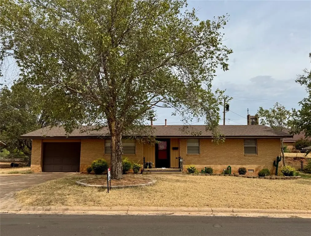 901 E Kee Street, Weatherford, OK 73096 - #1