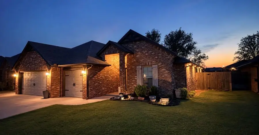 2201 Sycamore Creek Avenue, Yukon, OK 73099 - #2