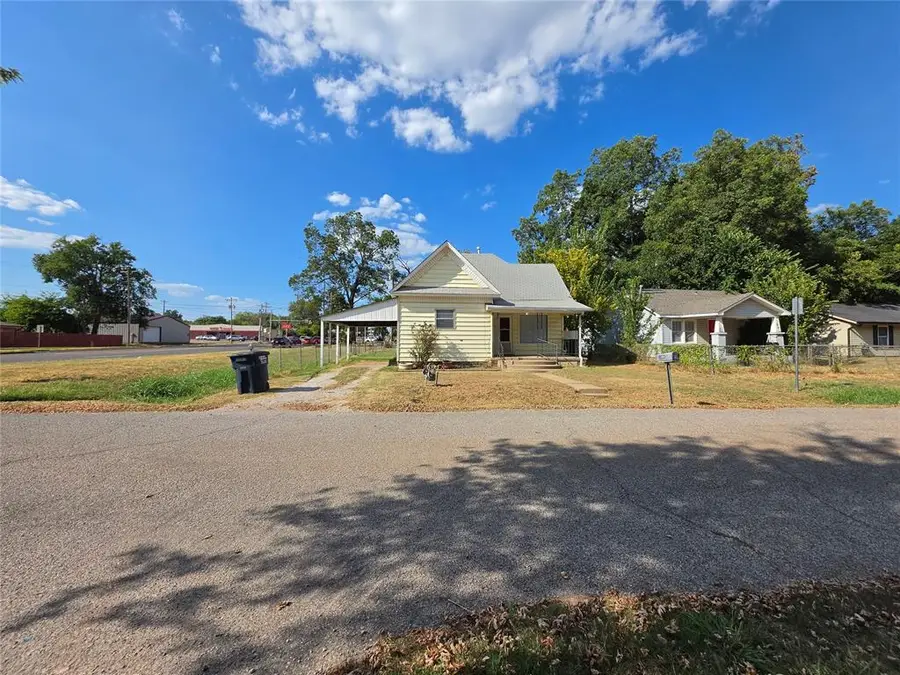 904 E 7th Street, Shawnee, OK 74801 - #2