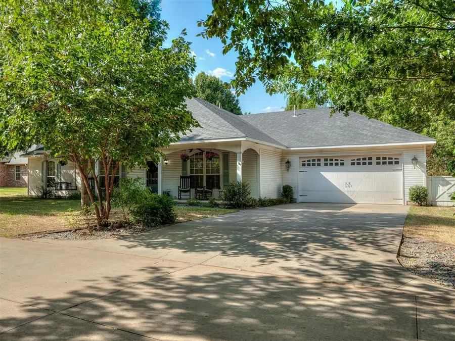 215 E Haven Lane, Mustang, OK 73064 - #3