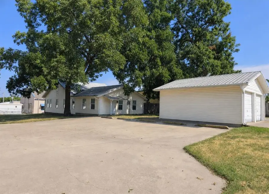 214 N Oklahoma Avenue, Shawnee, OK 74801 - #2