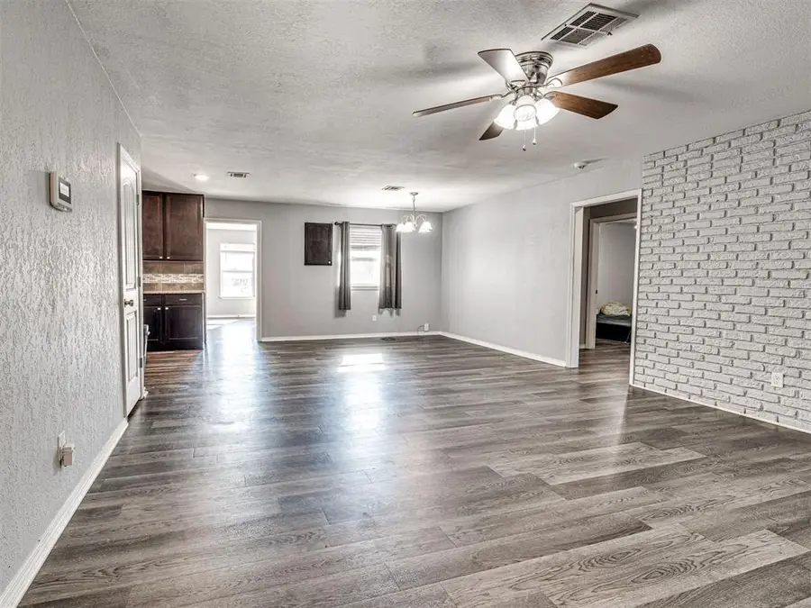 2103 N Tucker Avenue, Shawnee, OK 74804 - #2