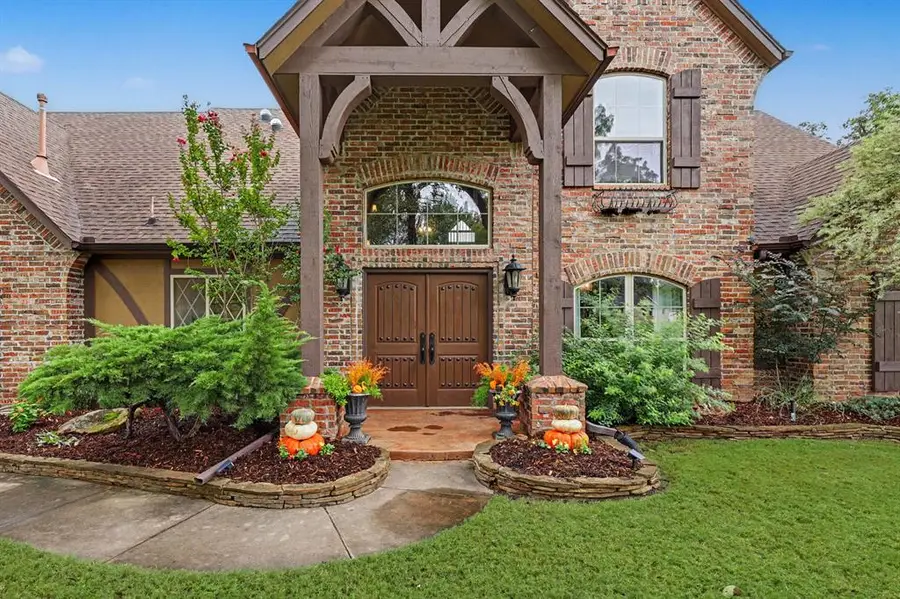 216 N Oaks Road, Harrah, OK 73045 - #2