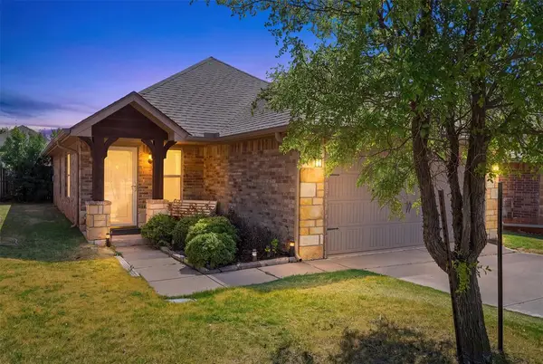 2404 Golden Lane, Edmond, OK 73012
