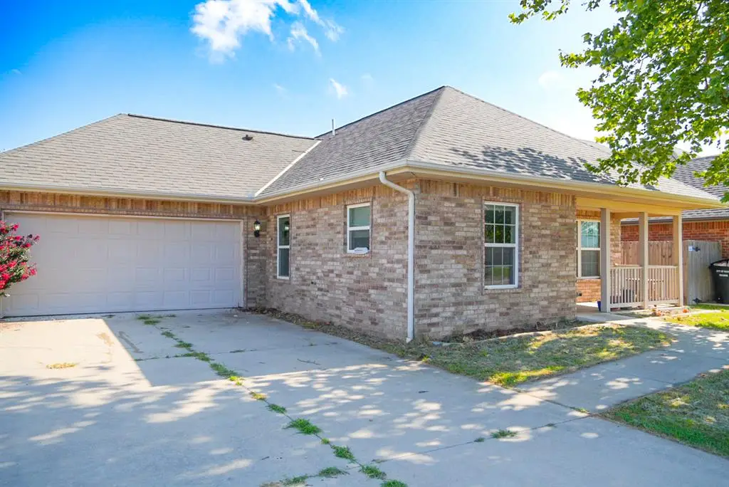 913 SW 16th Street, Moore, OK 73160 - #1