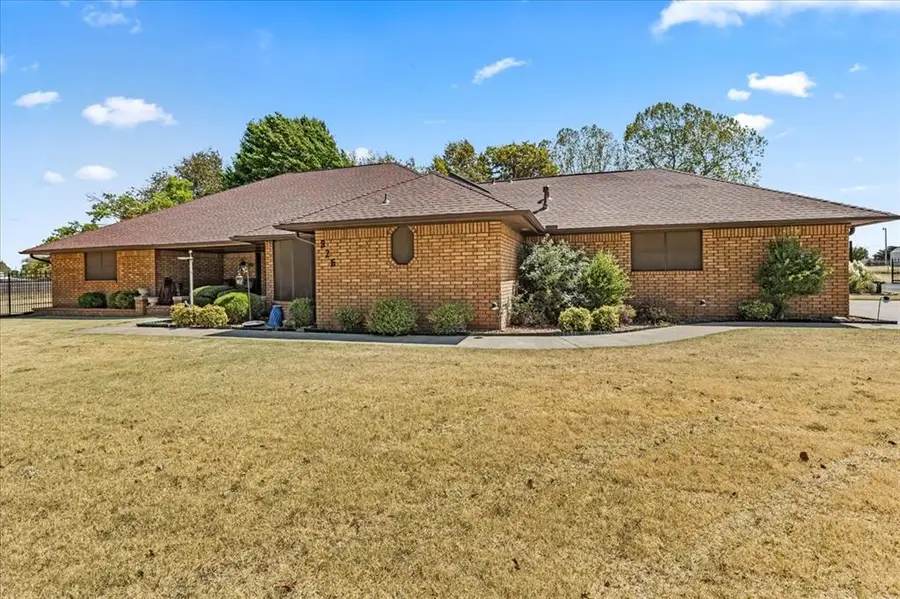 826 S Ebeling Drive, Mustang, OK 73064 - #3