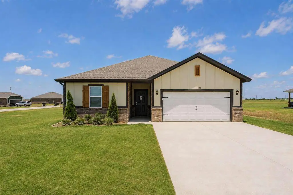 1710 Oak Way, Tuttle, OK 73089 - #1