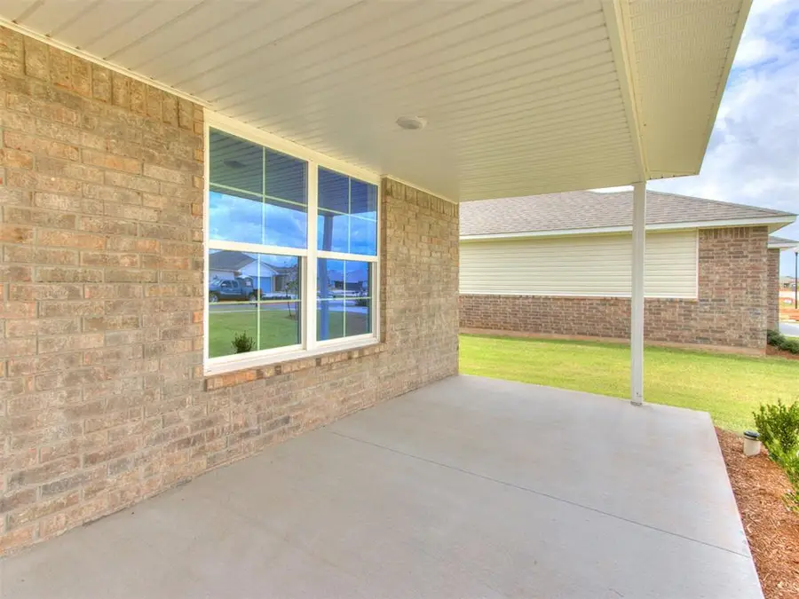 1212 E Stallion Lane, Mustang, OK 73064 - #2