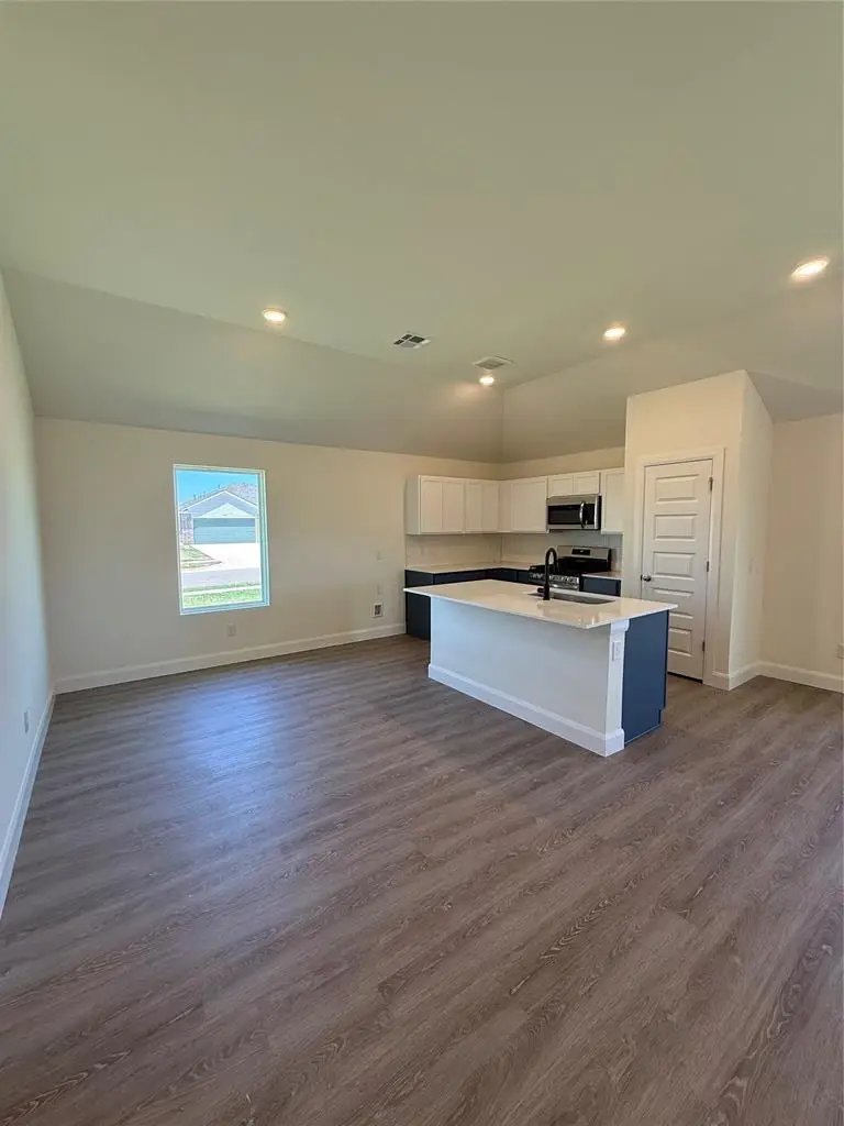 1205 E Stallion Lane, Mustang, OK 73064 - #3